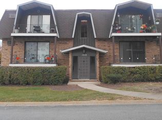 1439 Carriage Ln APT 2, Westmont, IL 60559
