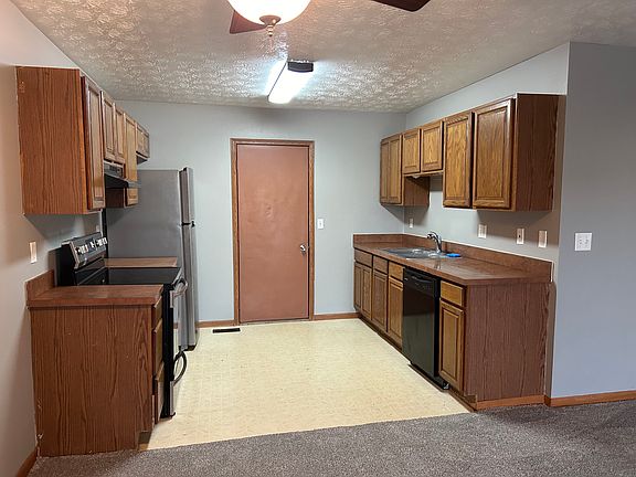 4th image of 3797 Butterfield Dr