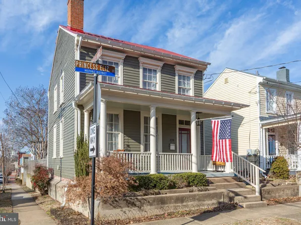 209 Princess Elizabeth St, Fredericksburg, VA 22401