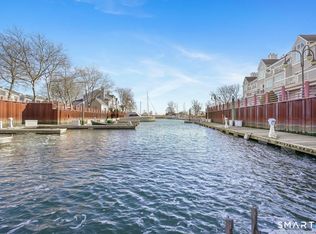 101 Breakers Ln, Stratford, CT 06615