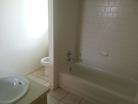 4th image of 4813 Royal Oak Dr