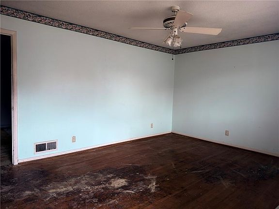 5th image of 2830 Petersburg Ct