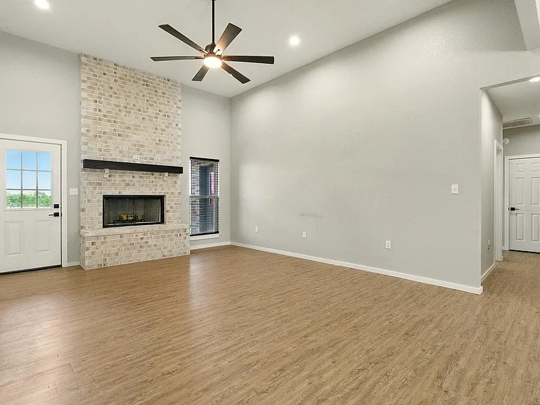 7433 FM 603 — Photo 10