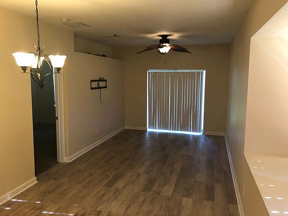 3rd image of 2547 Creekside Dr