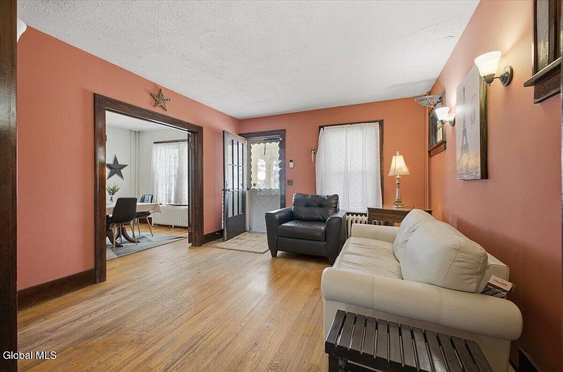 4th image of 65 Lincoln Avenue