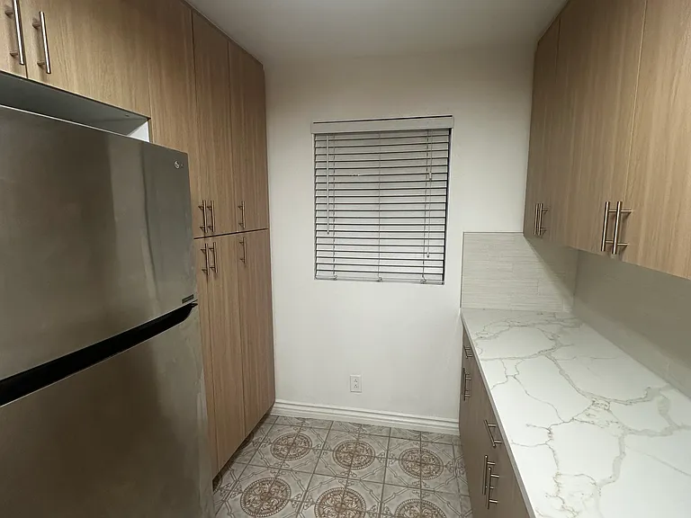557 E Verdugo Ave — Photo 17