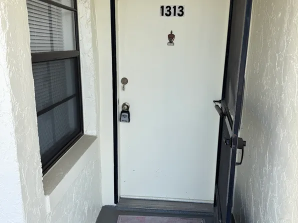 14130 Rosemary Ln APT 1313, Largo, FL 33774