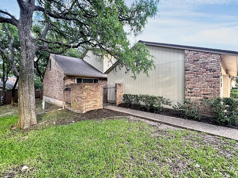8305 Greenslope Dr — Photo 4