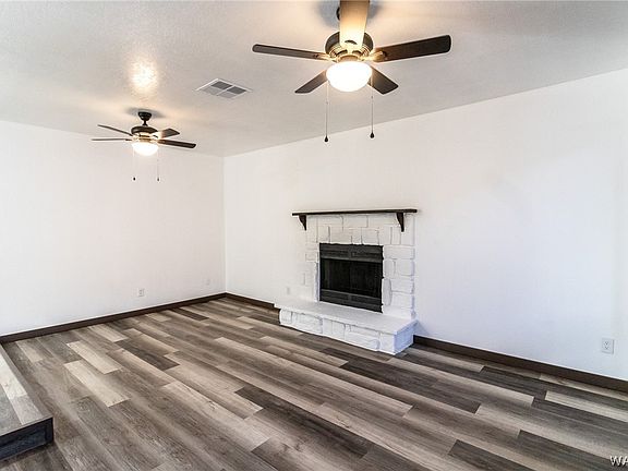 4th image of 3593 Gloria Avenue