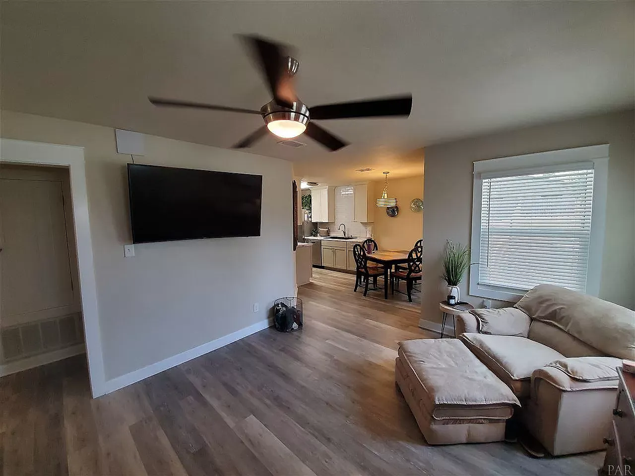 3 bed, 1026 sqft, $1,850 — Photo 3