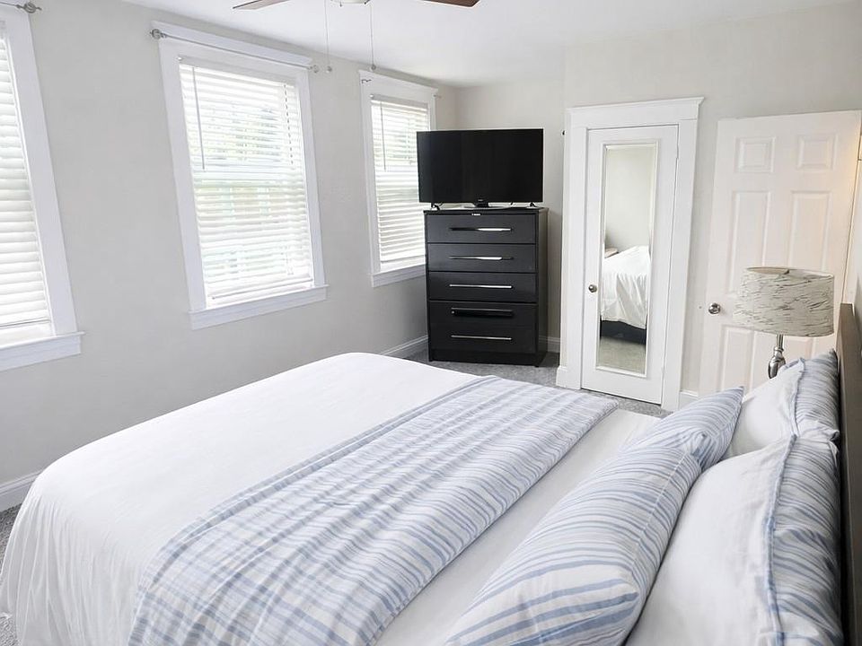 1st image of 658 Dumbarton Ave