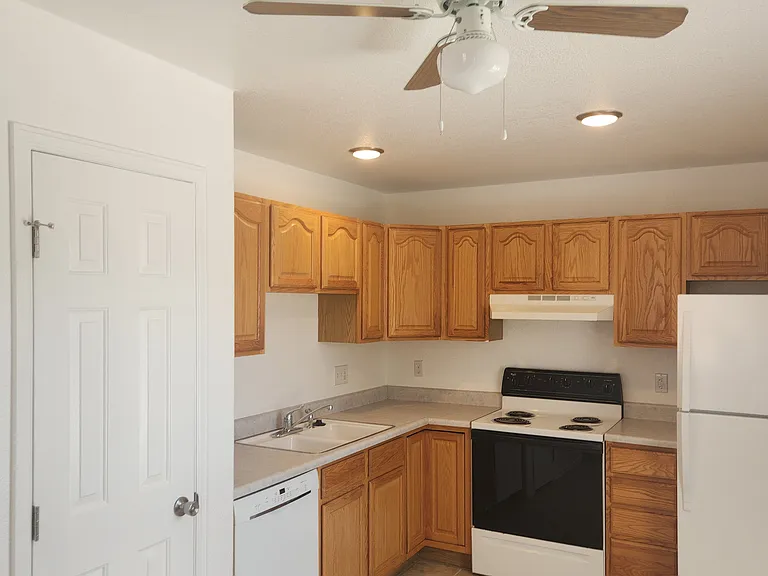 1507 E 21st St #D — Photo 5