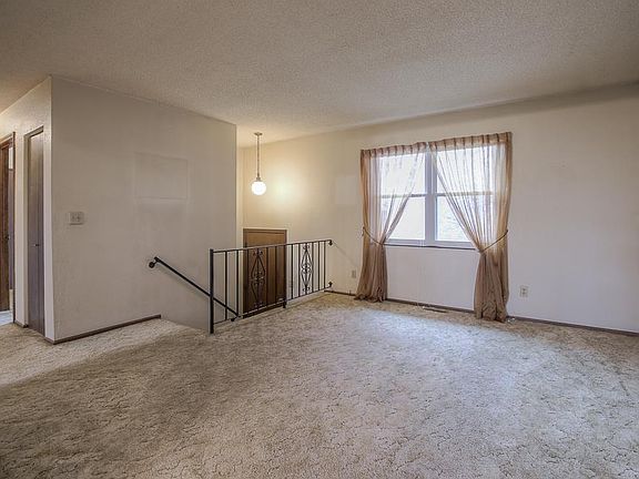 4th image of 1216 Golfview Dr