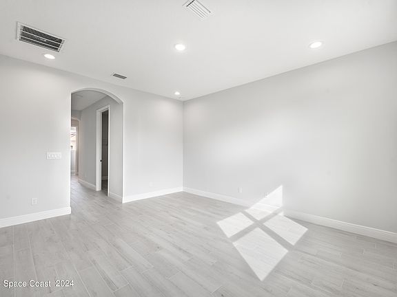 5th image of 1295 Windingdale St SE