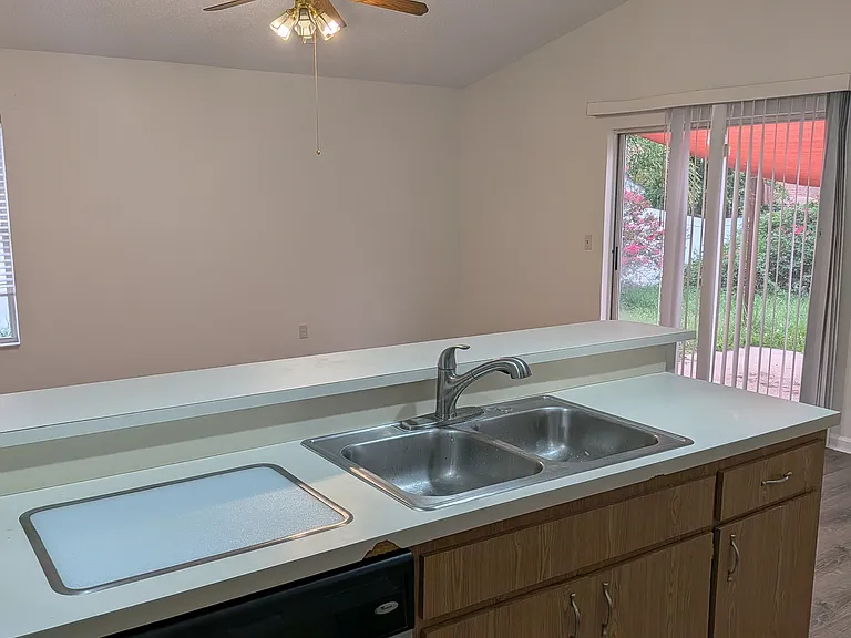 1613 Loghill Pl — Photo 9