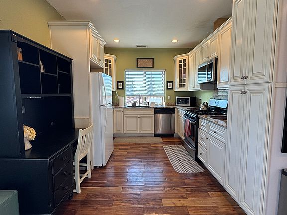 5th image of 387 S 22nd St #B