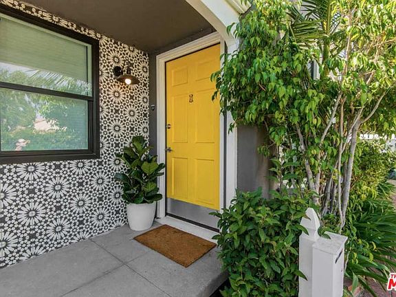 3rd image of 807 N Curson Ave