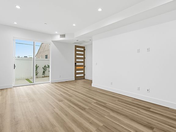 3rd image of 5809 Kester Ave