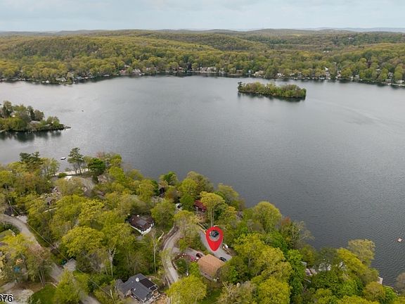2nd image of 1052 Lakeside Dr East