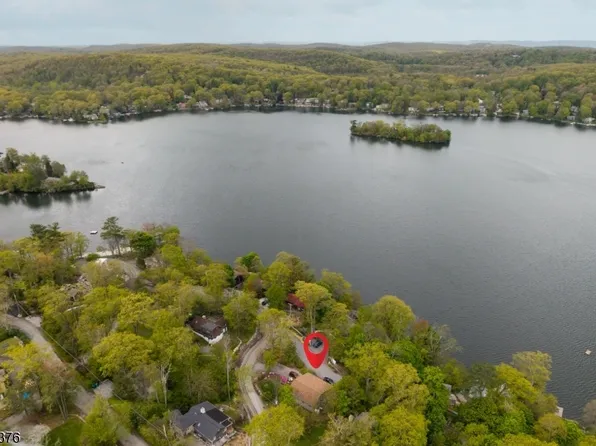 1052 Lakeside Dr East, Vernon Twp., NJ 07422