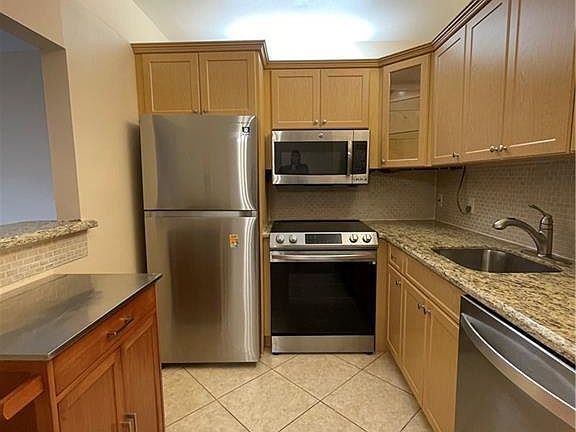 2nd image of 255 Suffolk Dr #G