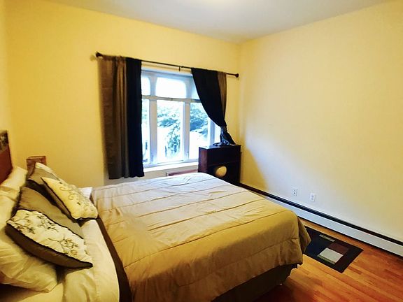 5th image of 3079 32nd St APT 1R