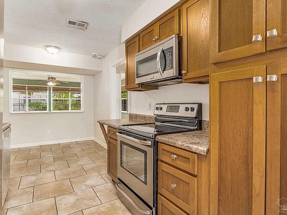 3rd image of 1422 Starlight Dr