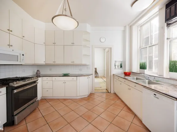 32 East 64th Street image 6 of 8