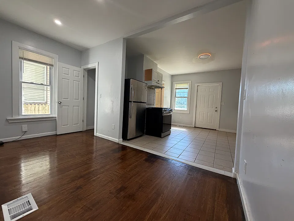 164 Spring St #1