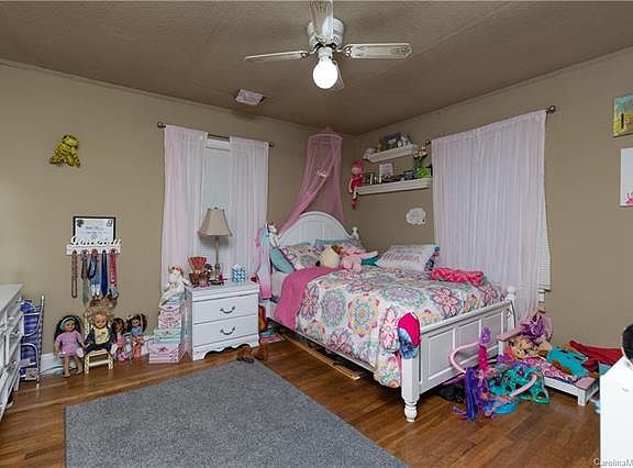 4th image of 867 Bradley St