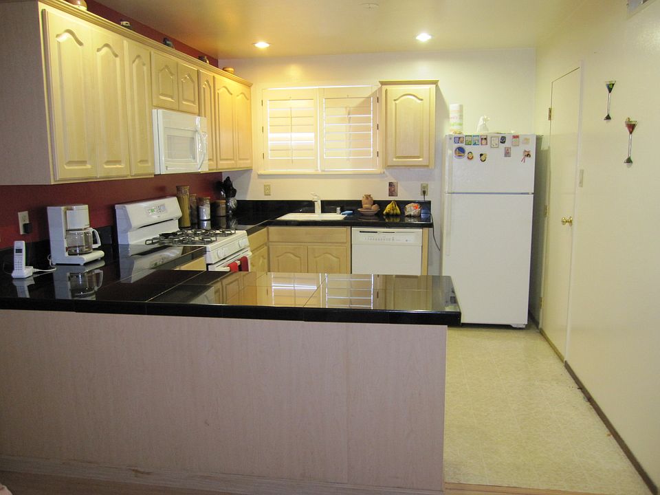 1st image of 392 Lynbrook Dr