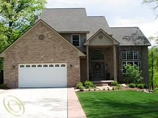 9095 Huron Bluffs Dr photo 1