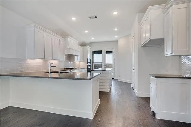 6840 Stonecrop Dr — Photo 20