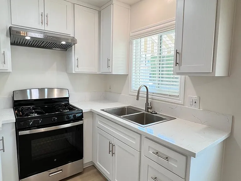 905 S Cabrillo Ave — Photo 8