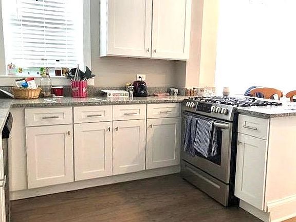 2nd image of 3141 N Kenmore Ave #1