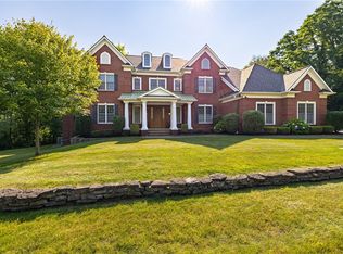 43 Lyndon Rd, Fairport, NY 14450