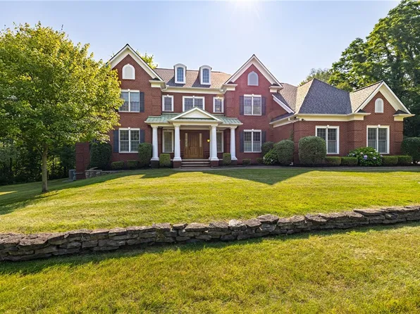 43 Lyndon Rd, Fairport, NY 14450