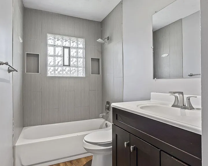 5508 S 122nd St — Photo 25