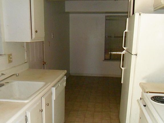 5th image of 3243 Mill Springs Dr