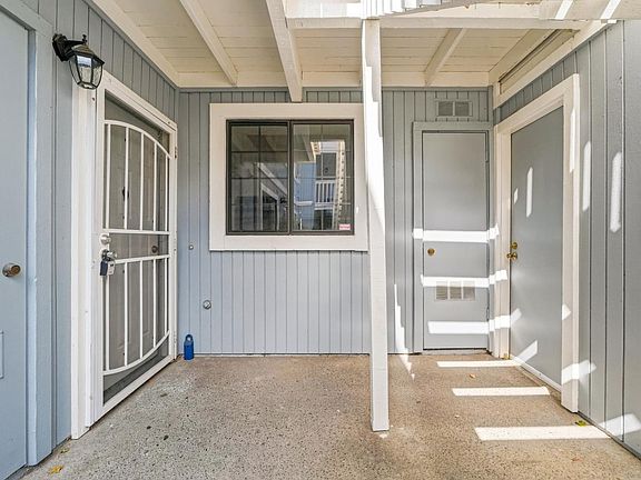 3rd image of 5029 Shalimar Cir