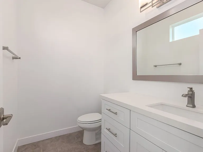 The Aeries Townhome Apartments — Photo 8