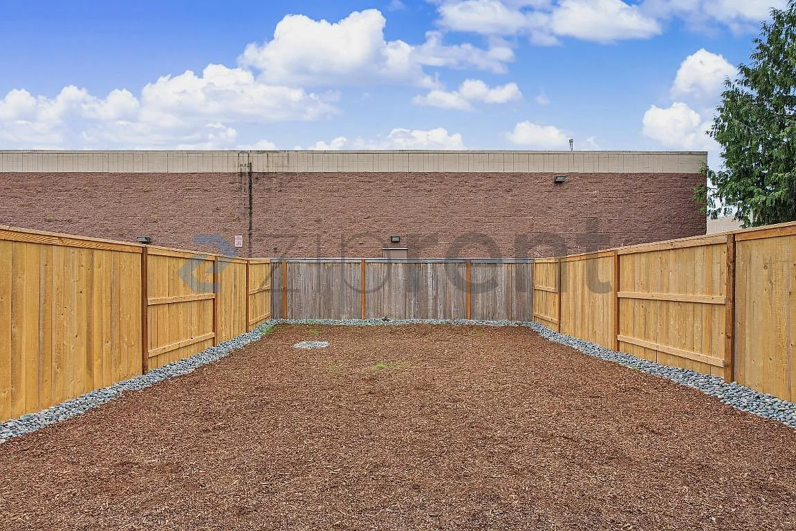 3 bed, 2.5 bath, 1572 sqft, $2,800 — Photo 3