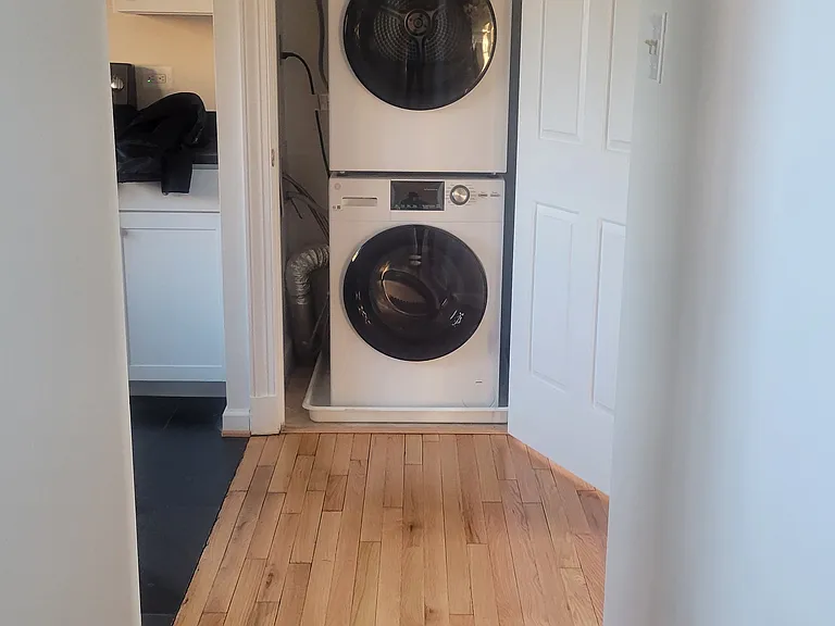 216 E Marshall St — Photo 11