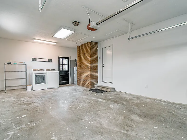 7707 Windsong Rd — Photo 37