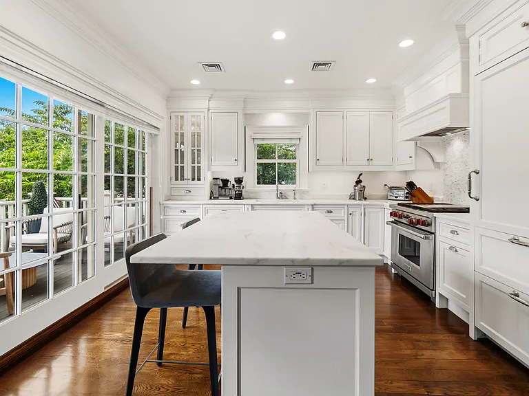 250 Milbank Ave #B — Photo 15