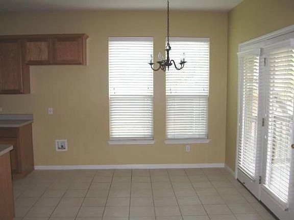 4th image of 407 Water Oak Dr