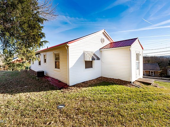3rd image of 5840 Grove Dr
