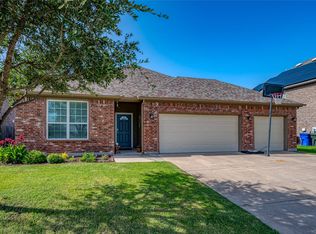 4405 Hummingbird Dr, Sherman, TX 75092