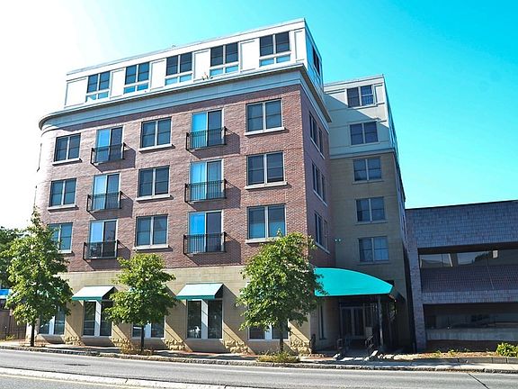 2nd image of 323 Boylston St Unit 503