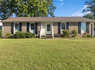 910 Dogwood Dr, Colonial Heights, VA 23834